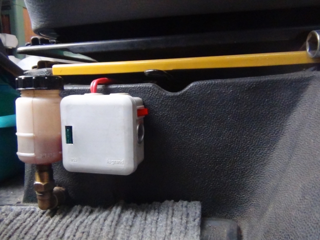 8 Commande +réservoir~1.jpg