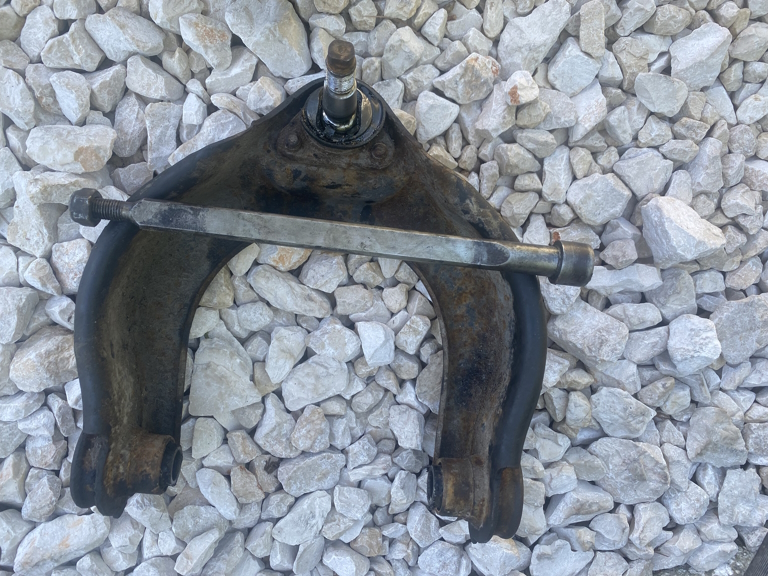 Le triangle est dehors avec ses paliers et la rotule